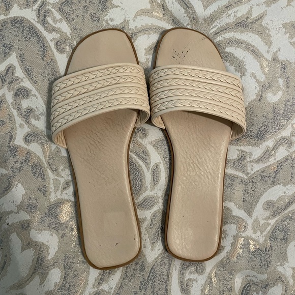 🍒4/$15 Ivory Slip On Sandals Sz 7 - Picture 2 of 7